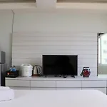 Best Deal And Cozy Studio Amethyst Apartment By Travelio